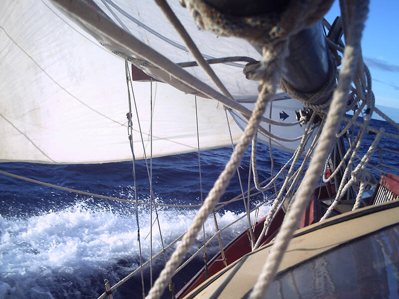 Close-hauled sailing